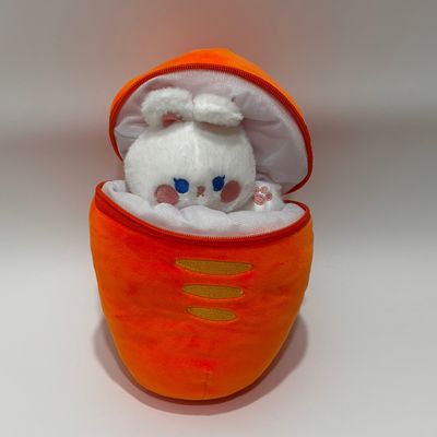 Brinquedos de pelúcia com fechaduras em forma de cenoura