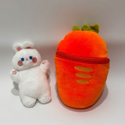 Brinquedos de pelúcia com fechaduras em forma de cenoura