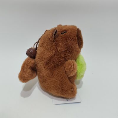 Brinquedo de pelúcia de capivara com cordel e asas batendo