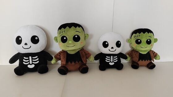 Brinquedo de Pelúcia Fantasma Branco de Halloween com Design Fofo e Assustador